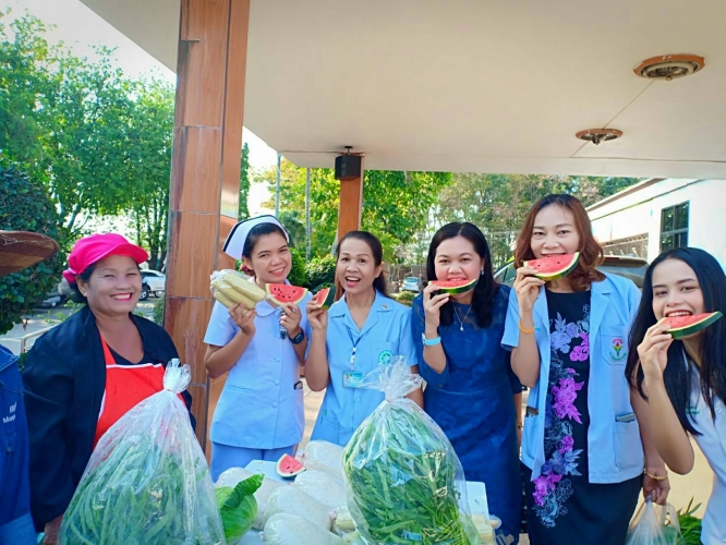 ตลาดขายสินค้าเกษตรอินทรีย์ รพ.โนนสะอาด